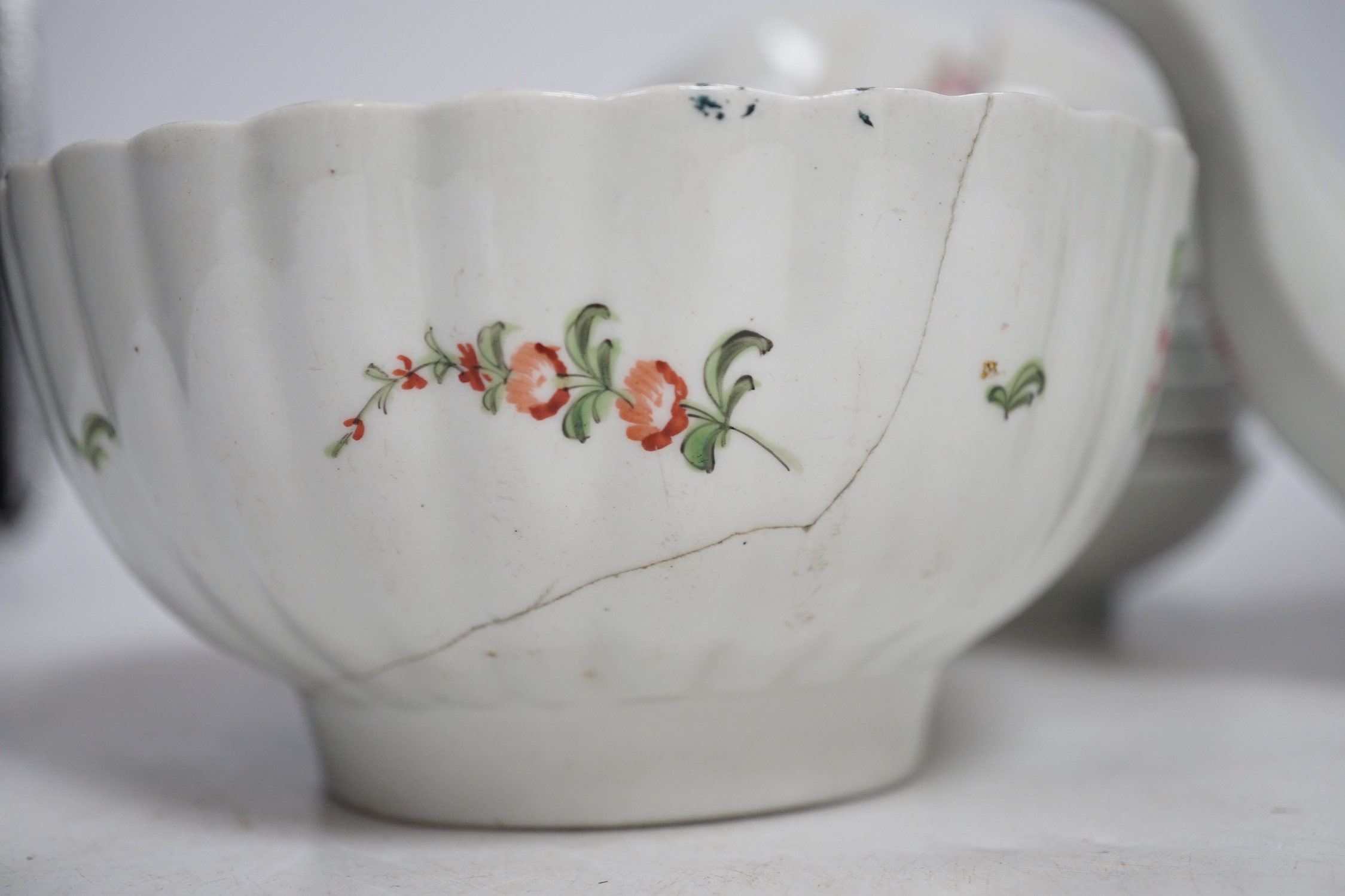A thirteen piece New Hall porcelain part tea set, ‘knitting wool’ pattern number 195